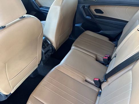Used 2022 Volkswagen Tiguan SE image 6