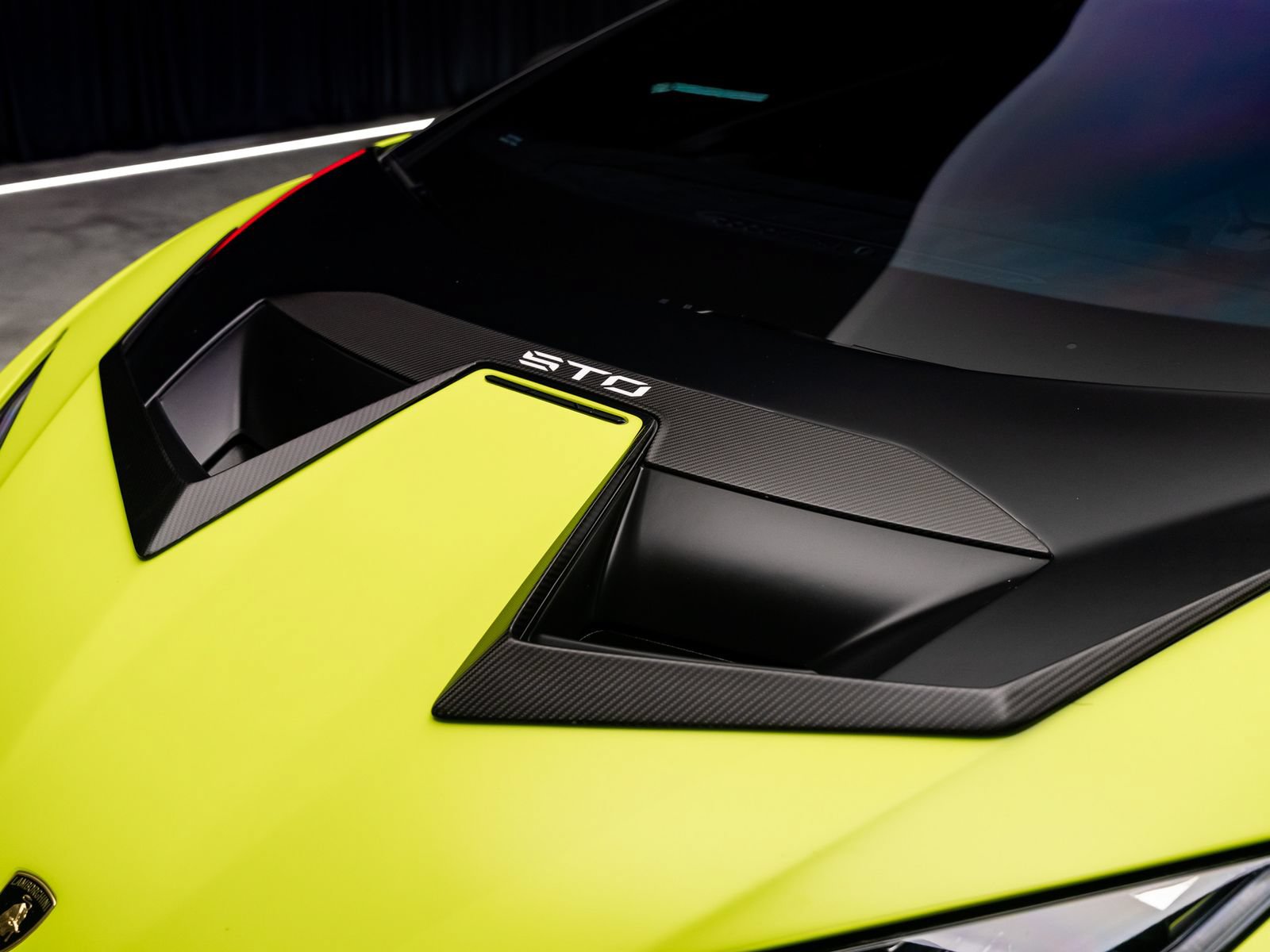 Used 2022 Lamborghini Huracan STO RWD image 26