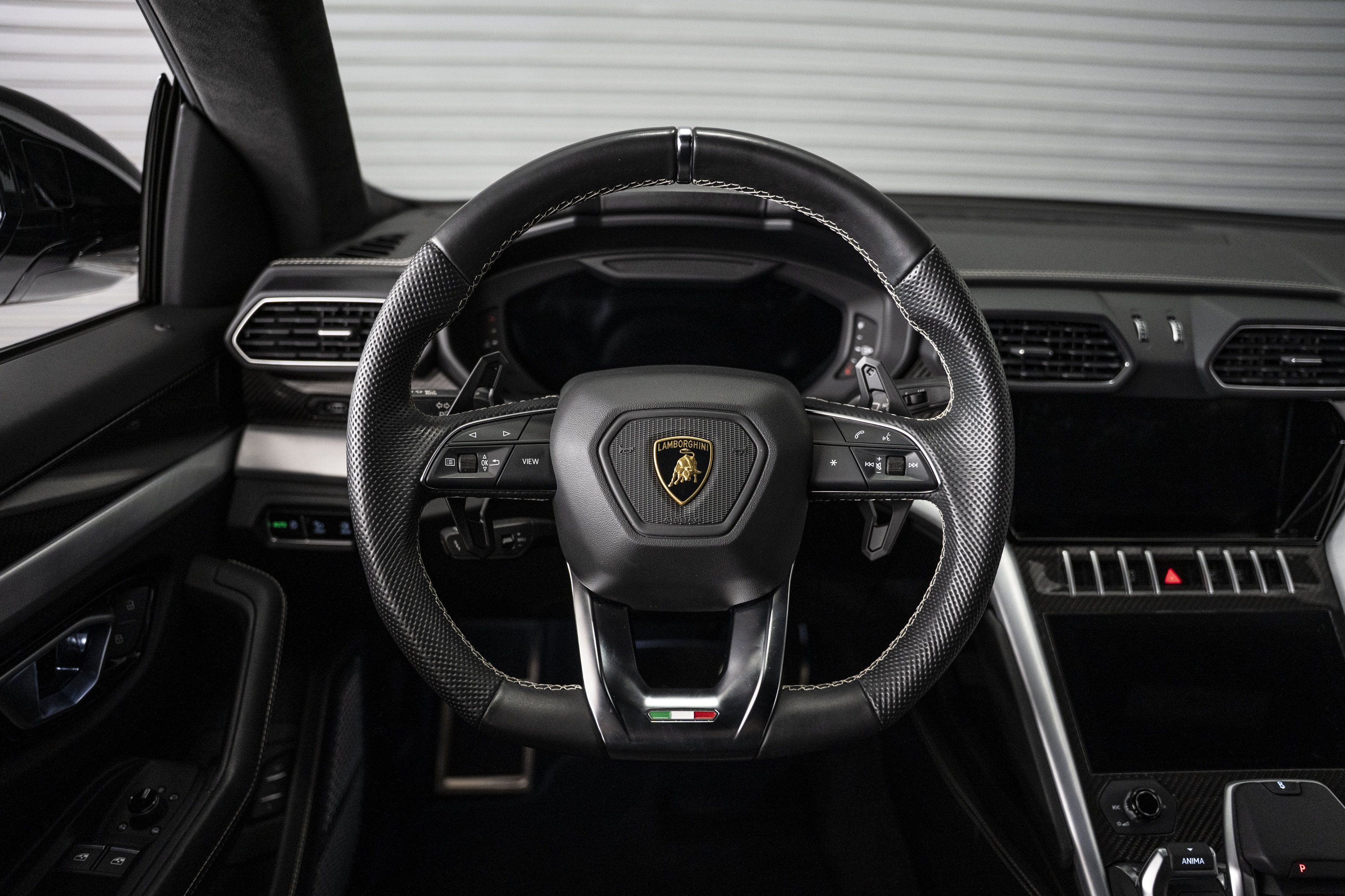 Used 2022 Lamborghini Urus AWD/4WD image 35