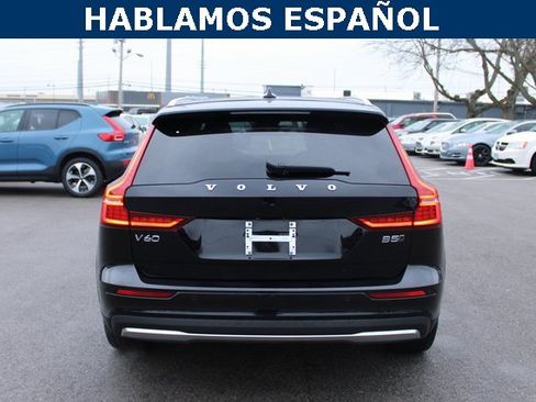 Used 2025 Volvo V60 B5 Cross Country Plus image 4
