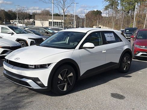 New 2026 Hyundai Ioniq 5 SE image 3