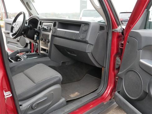 Used 2010 Jeep Commander Sport image 22