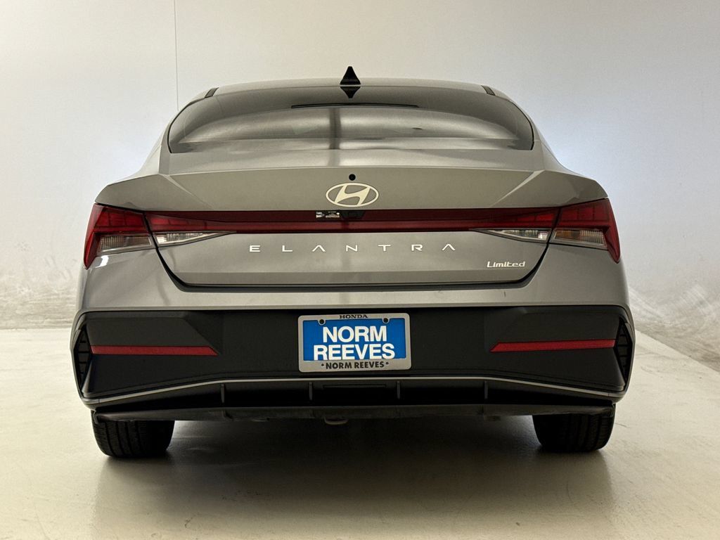Used 2026 Hyundai Elantra Limited FWD image 8