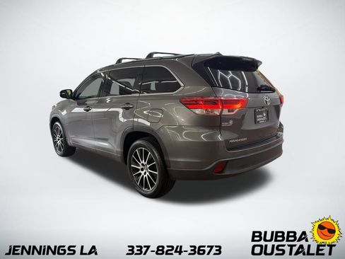 Used 2017 Toyota Highlander SE image 3