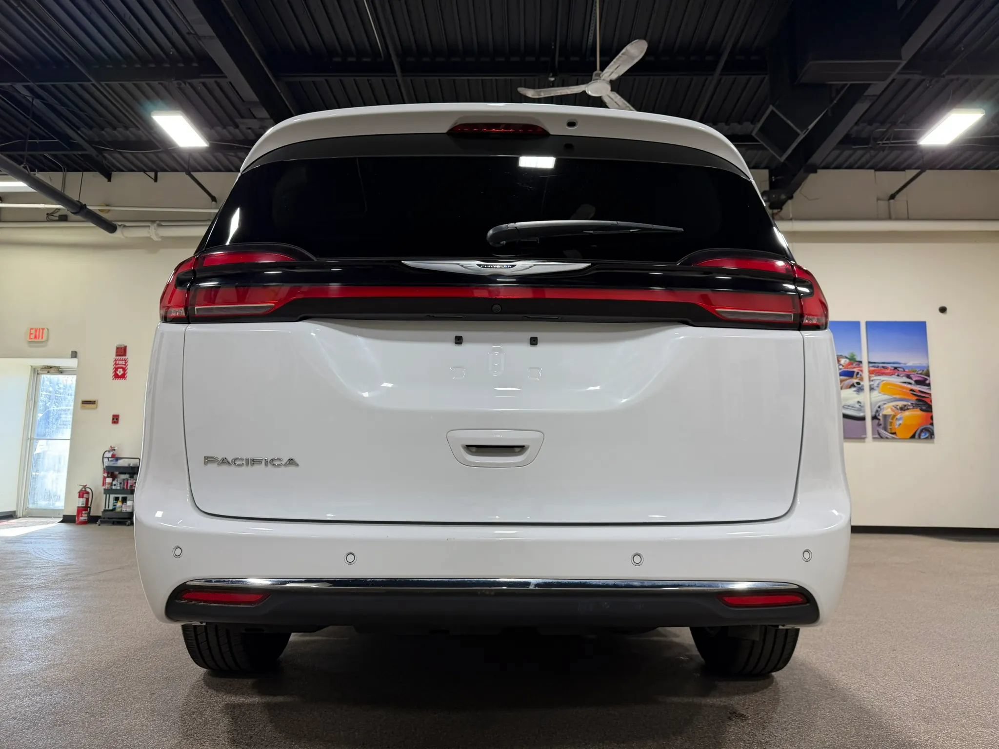 Used 2023 Chrysler Pacifica Touring-L FWD image 18