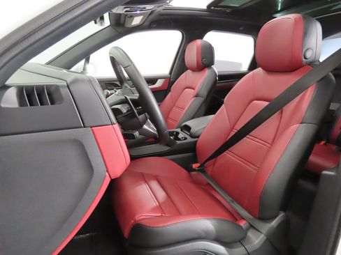 Certified 2025 Porsche Cayenne S AWD/4WD image 5