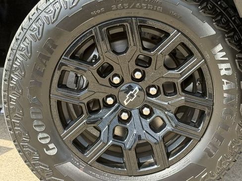 Certified 2024 Chevrolet Colorado Trail Boss w/ Technology Package AWD/4WD image 13