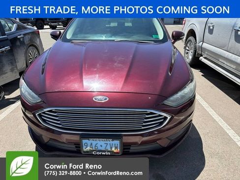 Used 2017 Ford Fusion SE w/ Fusion SE Technology Package FWD image 2