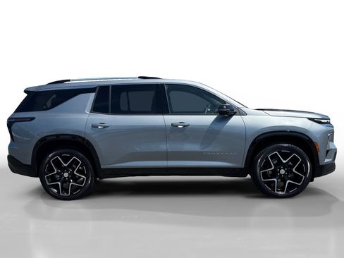 Used 2025 Chevrolet Traverse High Country w/ LPO, Floor Liner Package AWD/4WD image 6
