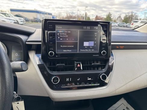 Used 2022 Toyota Corolla LE image 10