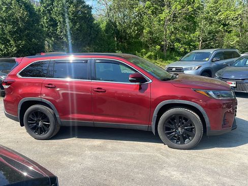 Used 2019 Toyota Highlander SE AWD/4WD image 11
