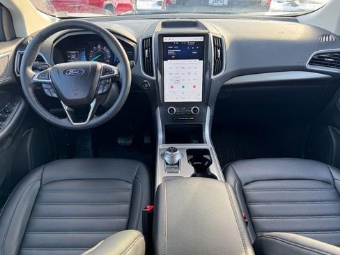 Used 2024 Ford Edge SEL w/ Convenience Package image 9