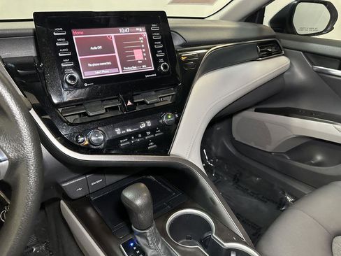 Used 2022 Toyota Camry LE image 27