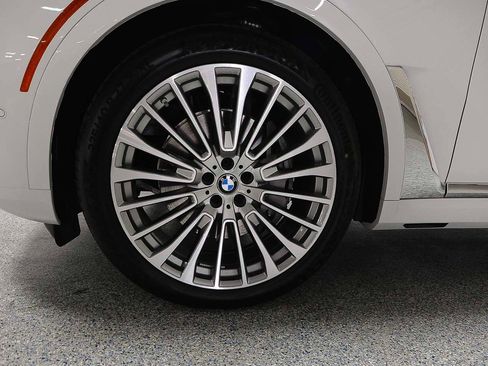 Used 2026 BMW X7 xDrive40i AWD/4WD image 5