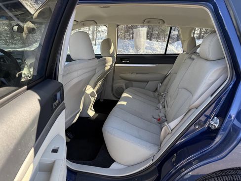 Used 2011 Subaru Outback 2.5i Premium w/ All-Weather Pkg image 10