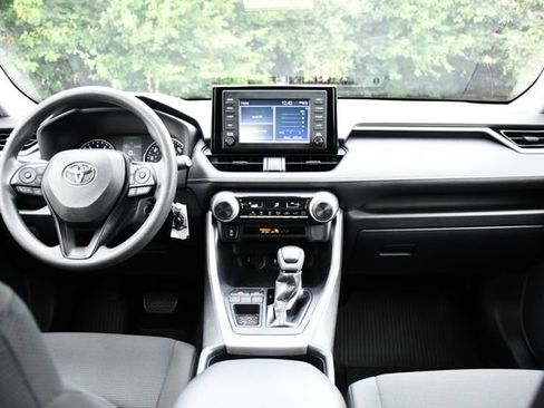 Used 2019 Toyota RAV4 LE w/ Carpet Mat Package FWD image 18