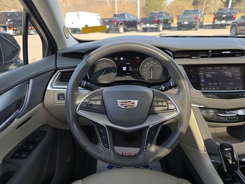 Certified 2022 Cadillac XT5 Premium Luxury w/ Technology Package AWD/4WD image 19