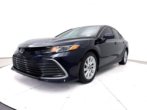 Used 2022 Toyota Camry LE w/ Carpet Mat Package (TMS) FWD image 13