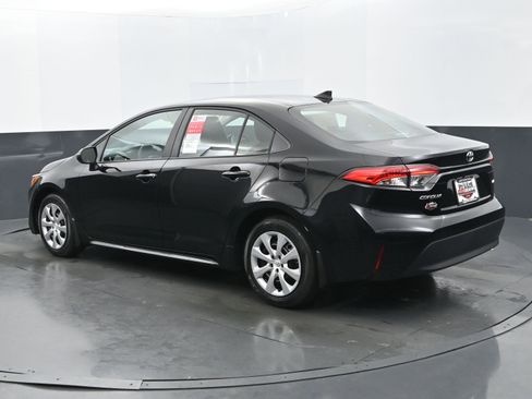 Used 2025 Toyota Corolla LE image 3
