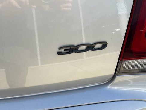 Used 2022 Chrysler 300 Touring L image 14