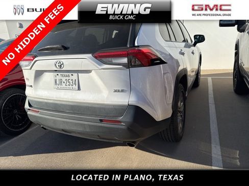 Used 2020 Toyota RAV4 XLE Premium image 4