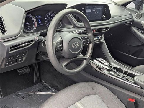 Used 2022 Hyundai Sonata SE w/ Preferred Accessory Package image 9