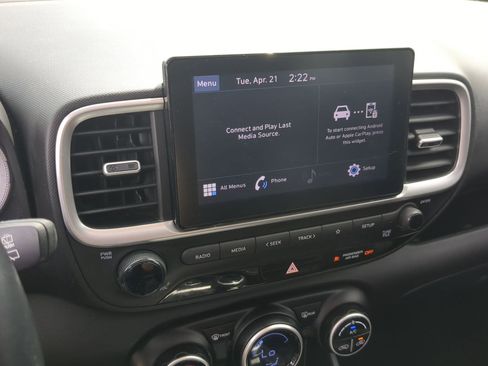 Used 2022 Hyundai Venue SEL FWD image 17