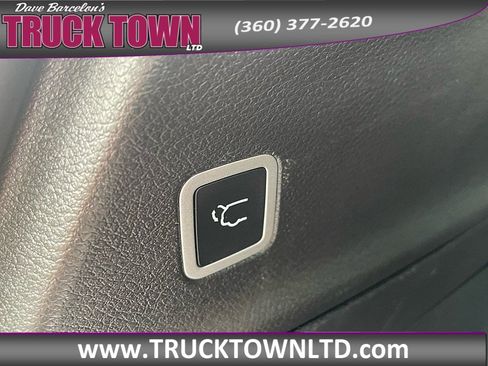 Used 2025 Chrysler Pacifica Select FWD image 13