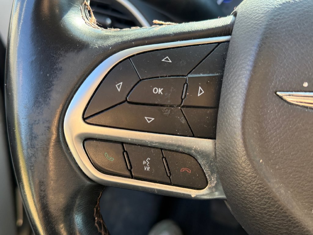 Used 2018 Chrysler Pacifica Touring-L FWD image 15