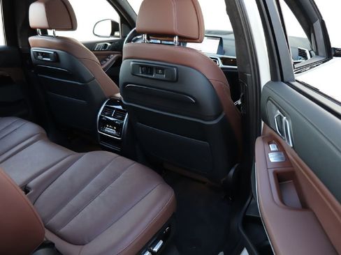 Used 2020 BMW X7 M50i w/ Cold Weather Package image 33