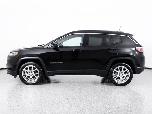 Used 2024 Jeep Compass Latitude w/ Sun and Sound Group AWD/4WD image 5