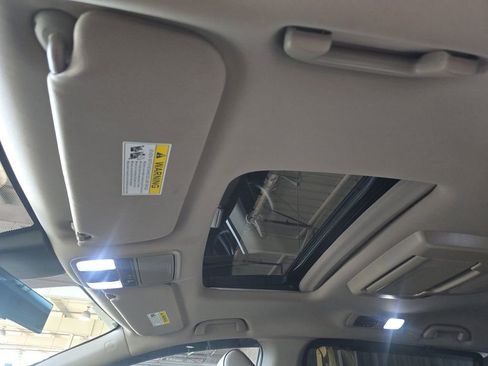 Used 2024 Honda Odyssey Elite image 16