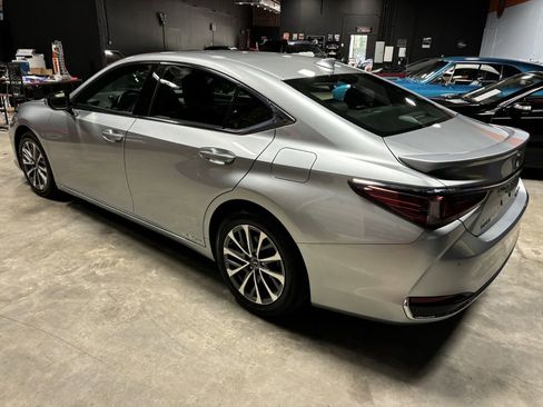 Used 2022 Lexus ES 300h w/ Premium Package image 6