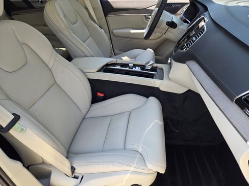 Certified 2025 Volvo XC90 B5 Ultra w/ Protection Package Premier image 22