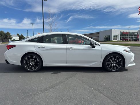 Used 2019 Toyota Avalon Touring w/ Advanced Safety Package FWD image 2