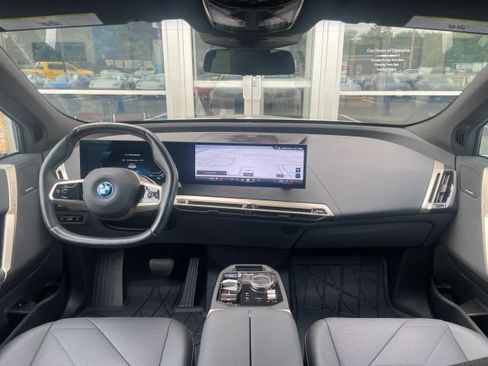 Used 2024 BMW iX xDrive50 w/ Premium Package AWD/4WD image 32