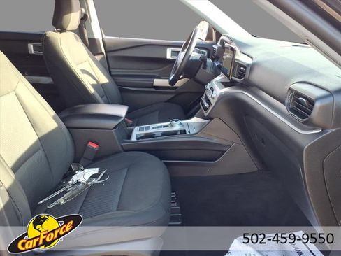 Used 2022 Ford Explorer XLT image 13