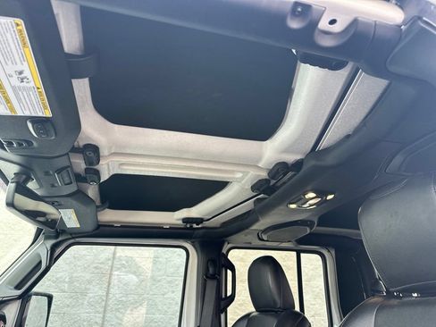 Used 2022 Jeep Gladiator Rubicon w/ LED Lighting Group AWD/4WD image 23