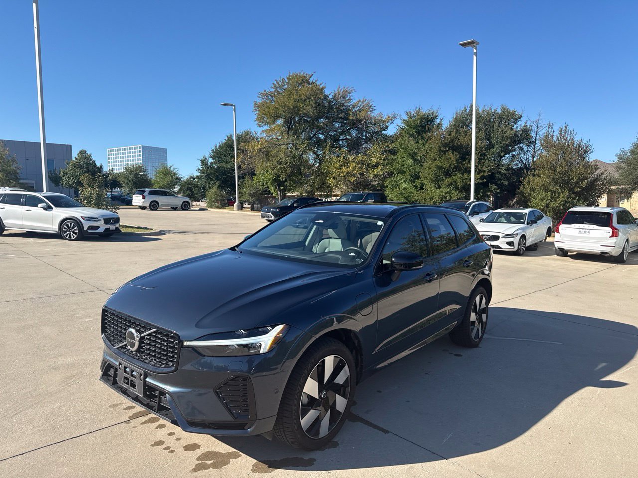 Used 2025 Volvo XC60 T8 Plus w/ Protection Package Premier AWD/4WD image 1