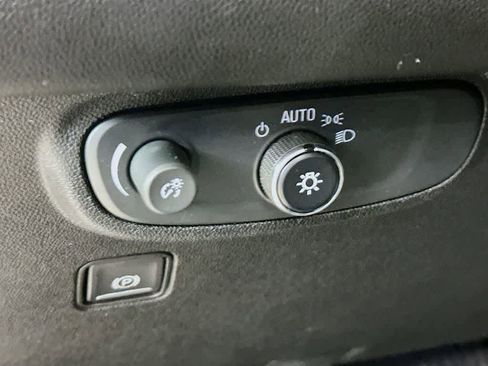 Used 2018 GMC Terrain SLE image 27