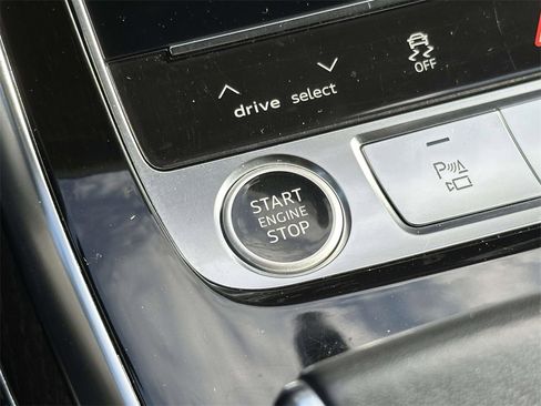 Used 2022 Audi Q8 Prestige image 8