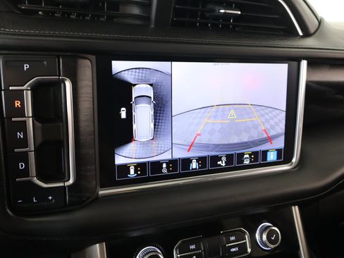 Used 2021 GMC Yukon XL Denali w/ Denali Premium Package AWD/4WD image 6