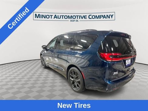 Used 2025 Chrysler Pacifica Limited FWD image 6