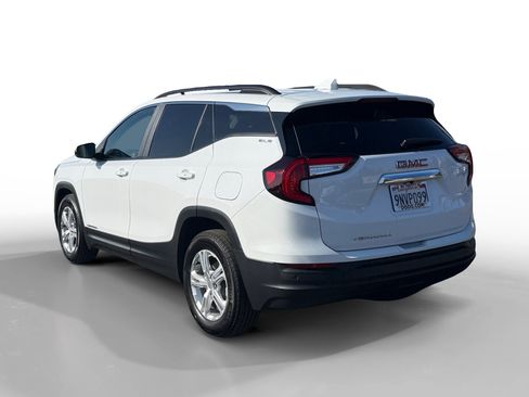 Used 2024 GMC Terrain SLE w/ Driver Convenience Package image 3