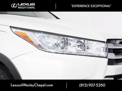 Used 2019 Toyota Highlander LE FWD image 3