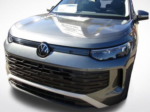 New 2025 Volkswagen Tiguan SE AWD/4WD image 4