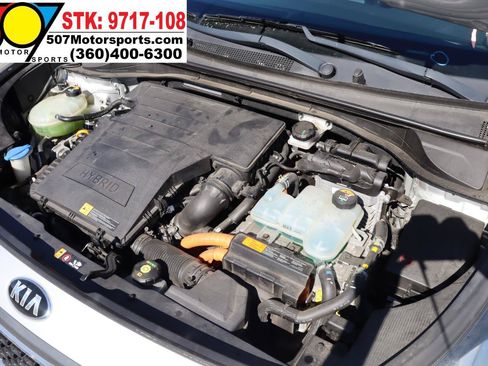Used 2017 Kia Niro EX FWD image 19