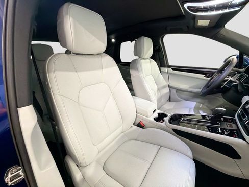 New 2026 Porsche Macan AWD/4WD image 30