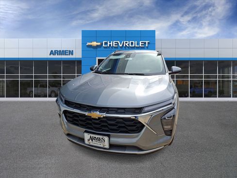 New 2026 Chevrolet Trax LT w/ Driver Confidence Package FWD image 3