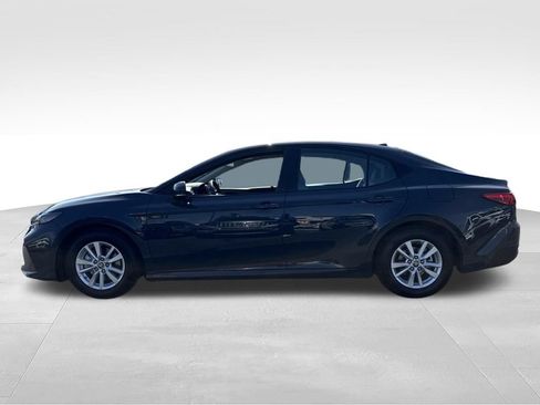 Used 2025 Toyota Camry LE FWD image 6